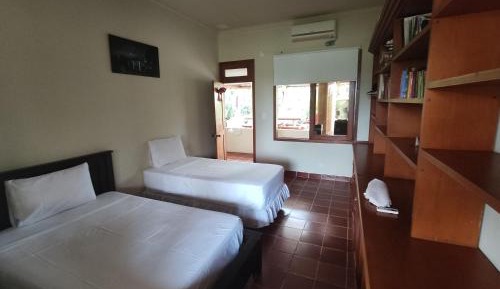 Twin Room with Private External Bathroom