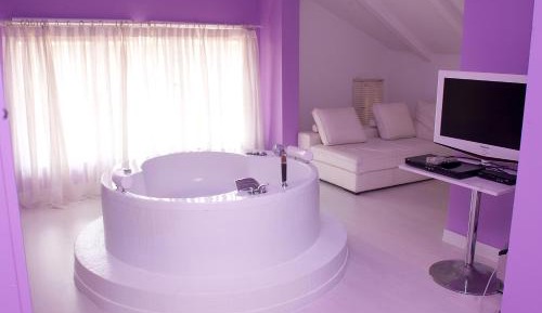 Deluxe Suite with Spa Bath