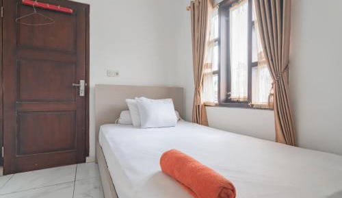 Standard Double Room with Shared Bathroom
