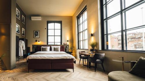 Deluxe King Suite