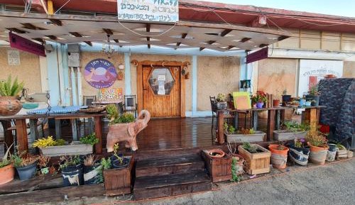 One-Bedroom Chalet with Shared Bathroom
