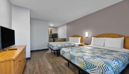Queen Room with Two Queen Beds - Non-Smoking