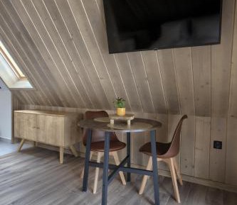Apartment with Mountain View