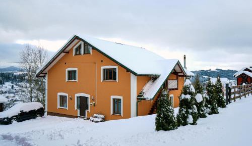 Apartment with Mountain View