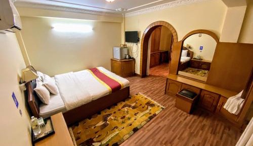 Deluxe King Suite