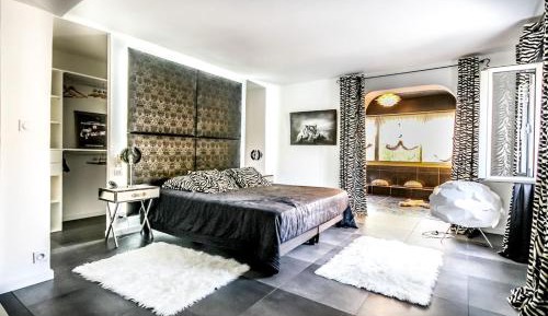 Deluxe Suite with Spa Bath