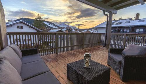 Apartment with Mountain View