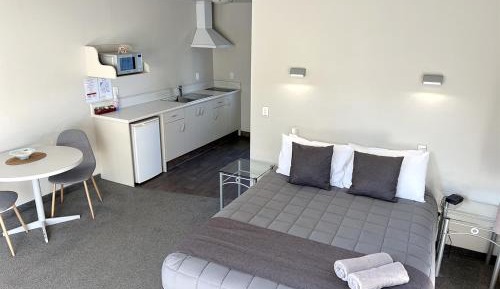 Studio with Spa Bath