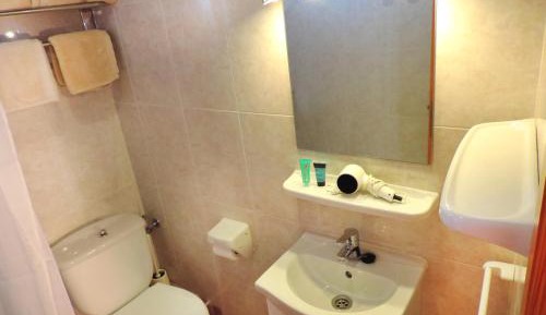 Studio with Kitchen (2-3 Adults)