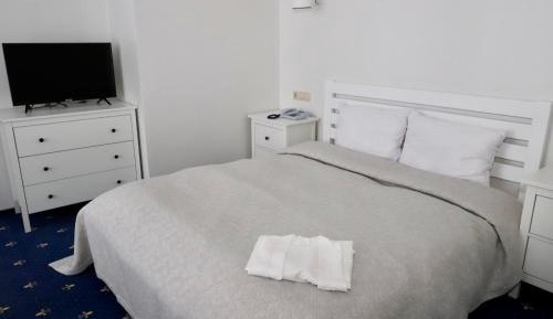 Suite with Mountain View