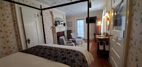 Queen Room - Library