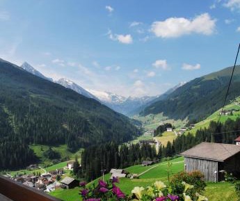 Double Room with Balcony and Mountain View