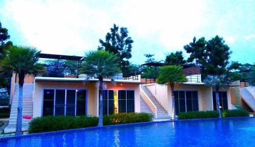 Suite with Pool View