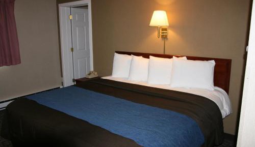 Deluxe King Suite