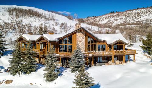 Six Bedroom Holiday Home