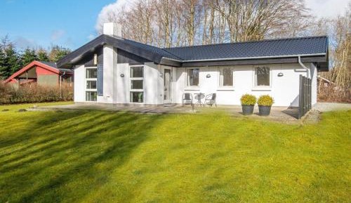 Three-Bedroom Vacation Home 