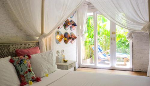 Villa with Garden View