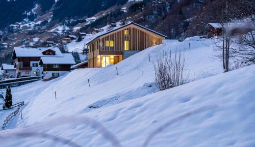Two-Bedroom Apartment with Shower 