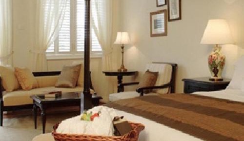 Deluxe Room - Christmas Tree Lighting Package