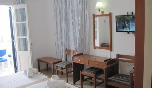 Family Two-Bedroom Apartment with Side Sea and Garden View