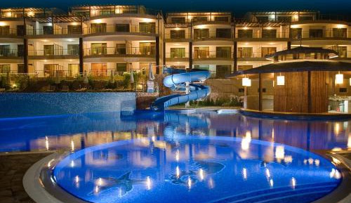 One-Bedroom Apartment with Balcony and Pool View - Free Access to Aquapark and Action Park