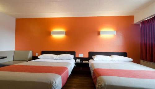 Queen Room with Two Queen Beds - Disability Access - Roll In Shower