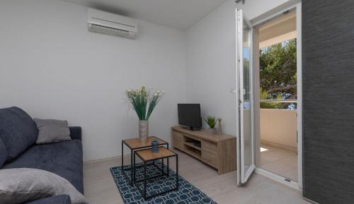 One-Bedroom Apartment with Balcony