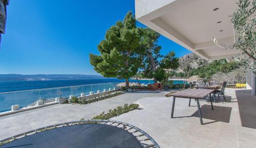 Two-Bedroom Apartment with Sea View