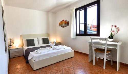 Deluxe Room (2 Adults + 1 Child)