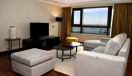 Premium King Suite