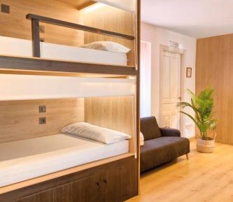Single Bed in Mixed Dormitory Room