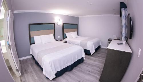 Queen Room with Two Queen Beds - Non-Smoking