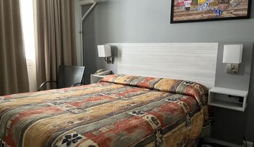 Standard Queen Room