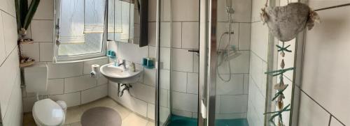 Two-Bedroom Apartment with Shower 