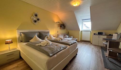 Apartment with Shower - attic