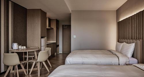 EAST Tower Family - Twin (With Kitchenette)