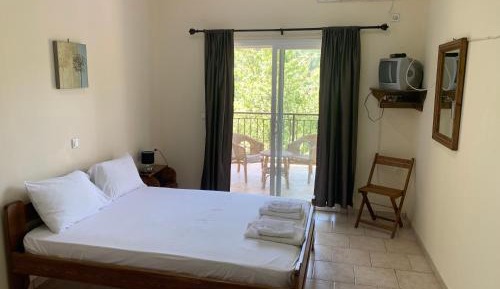 Studio with Mountain View