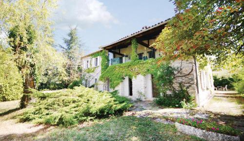 Three-Bedroom Holiday Home 
