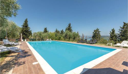 Eight-Bedroom Holiday Home