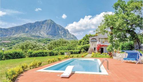 Six-Bedroom Holiday Home