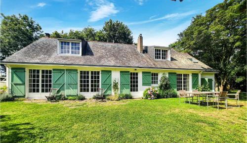 Three-Bedroom Holiday Home 