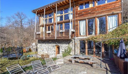 Four-Bedroom Holiday Home