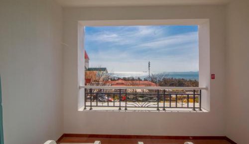 Business Seaview King Bed Room