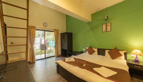 Deluxe Room (2 Adults + 1 Child)