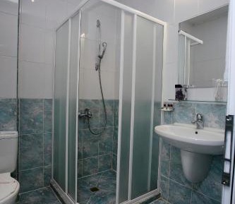 Family Room (2 Adults + 1 Child)