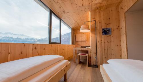 Standard Twin Room with Mountain View
