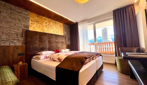 Double Room with Balcony and Mountain View