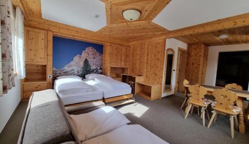 Deluxe Quadruple Room