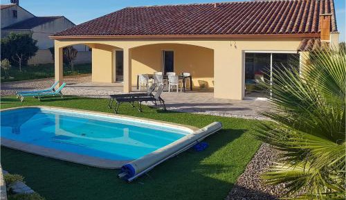 Three-Bedroom Holiday Home 