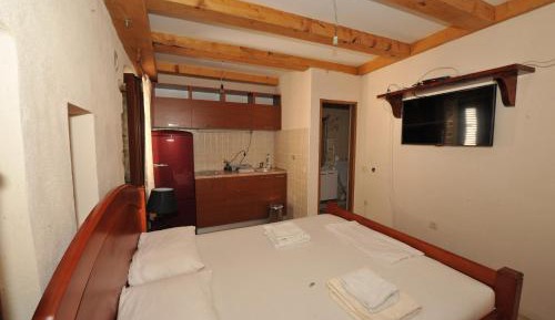 Studio (2 Adults) - 504 Stari Grad street